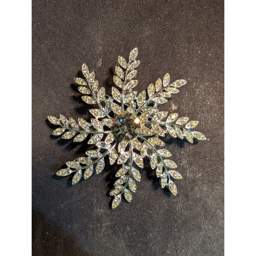 Vintage Silver Tone Rhinestone Snowflake Starburst Brooch Pin 2.5 Inch Clear